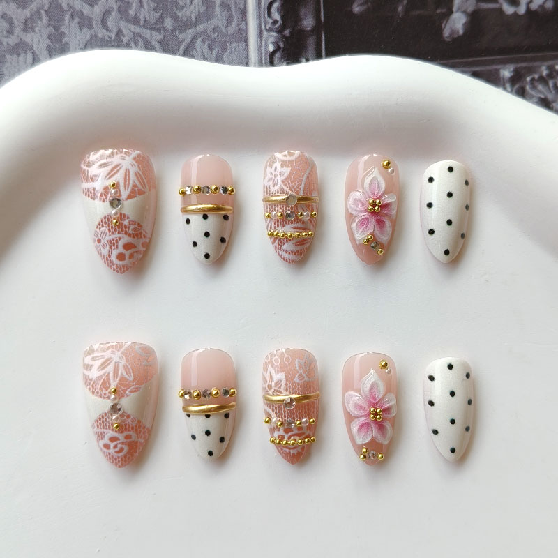 Nail Art Press On - 10 stuks 3D vergulde witte kantbloemen,